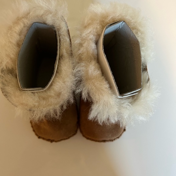 Baby girl Ugg boots size 6-12 months (2/3) brand new with box included . - Picture 5 of 6